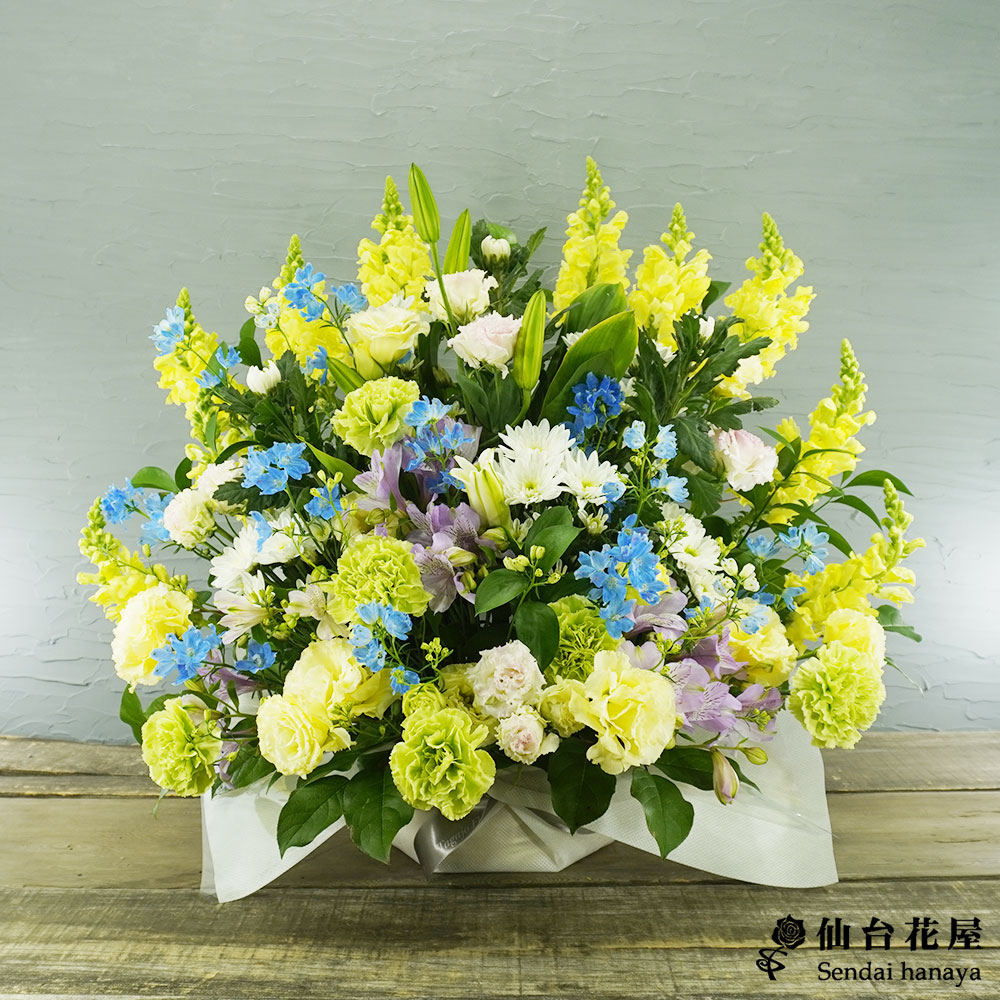 仙台花屋 宮城県仙台市 仙台の花屋 花 花束 当日配達 優しい雰囲気のおしゃれで豪華なお供えアレンジメントフラワー 7 700円 仙台花屋 宮城県仙台市 仙台の花屋 花 花束 当日配達 優しい雰囲気のおしゃれで豪華なお供えアレンジメントフラワー 7 700円